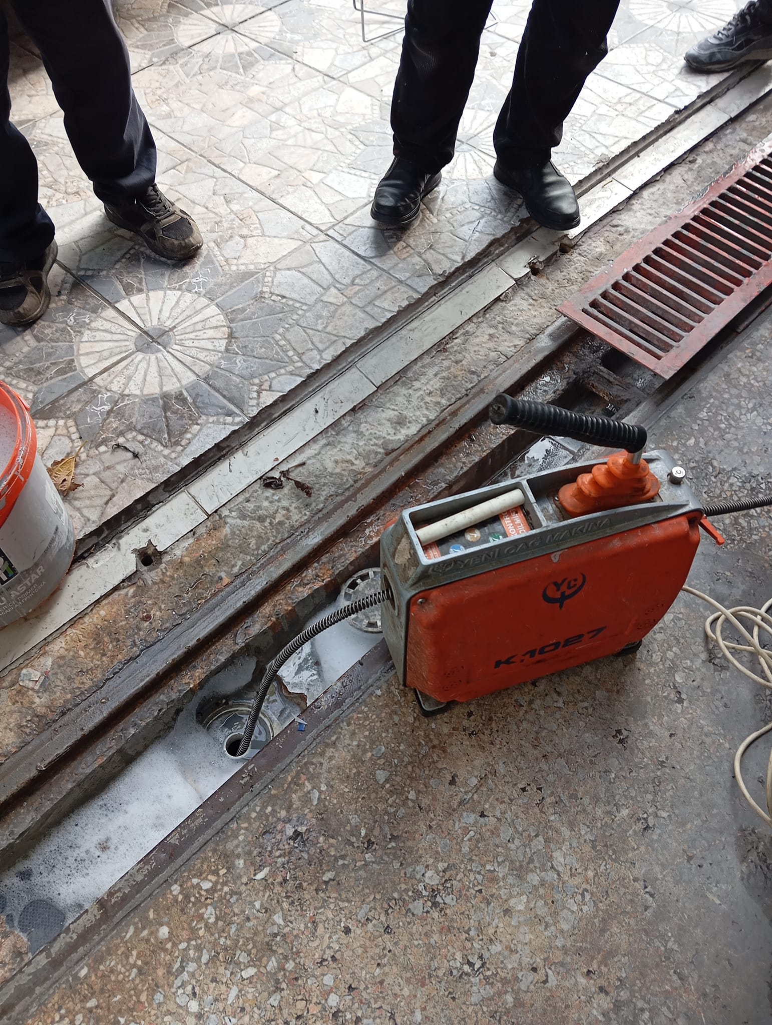 Apartman gideri tıkanıklığı müdahalesi ve hat kontrolü