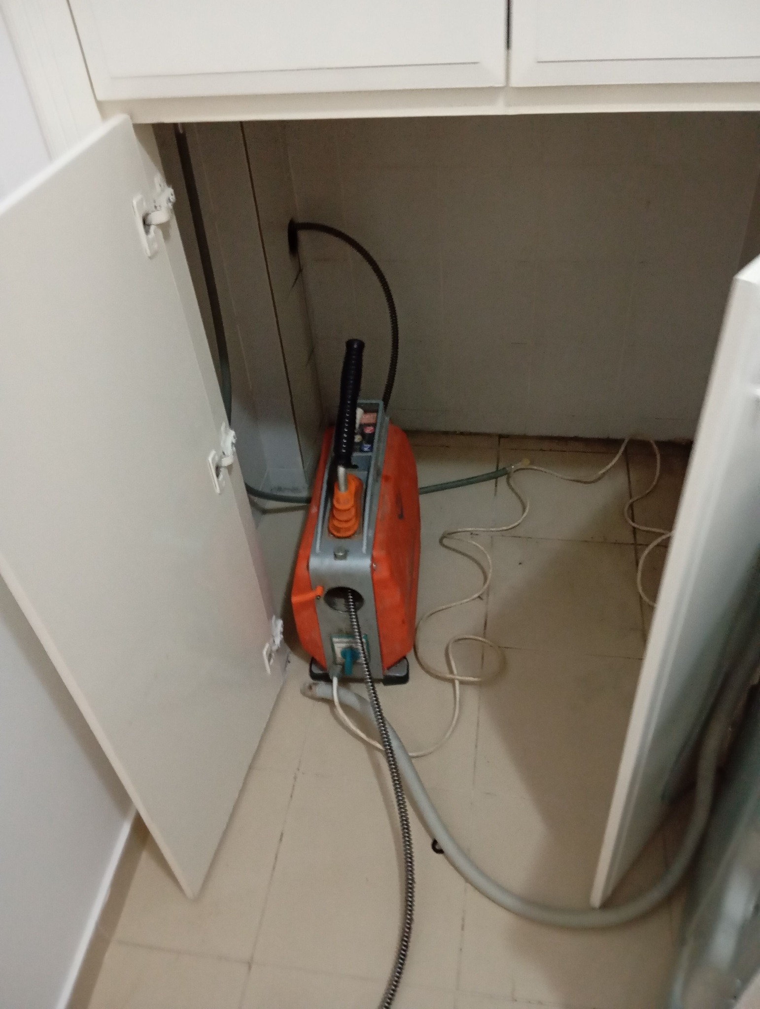 Lavabo altı tıkanıklık kontrolü ve gider hattı müdahalesi