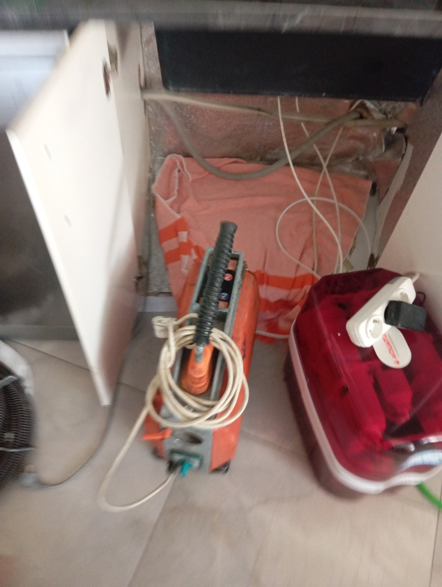 Mutfak lavabosu gideri tıkanıklığı açma uygulaması