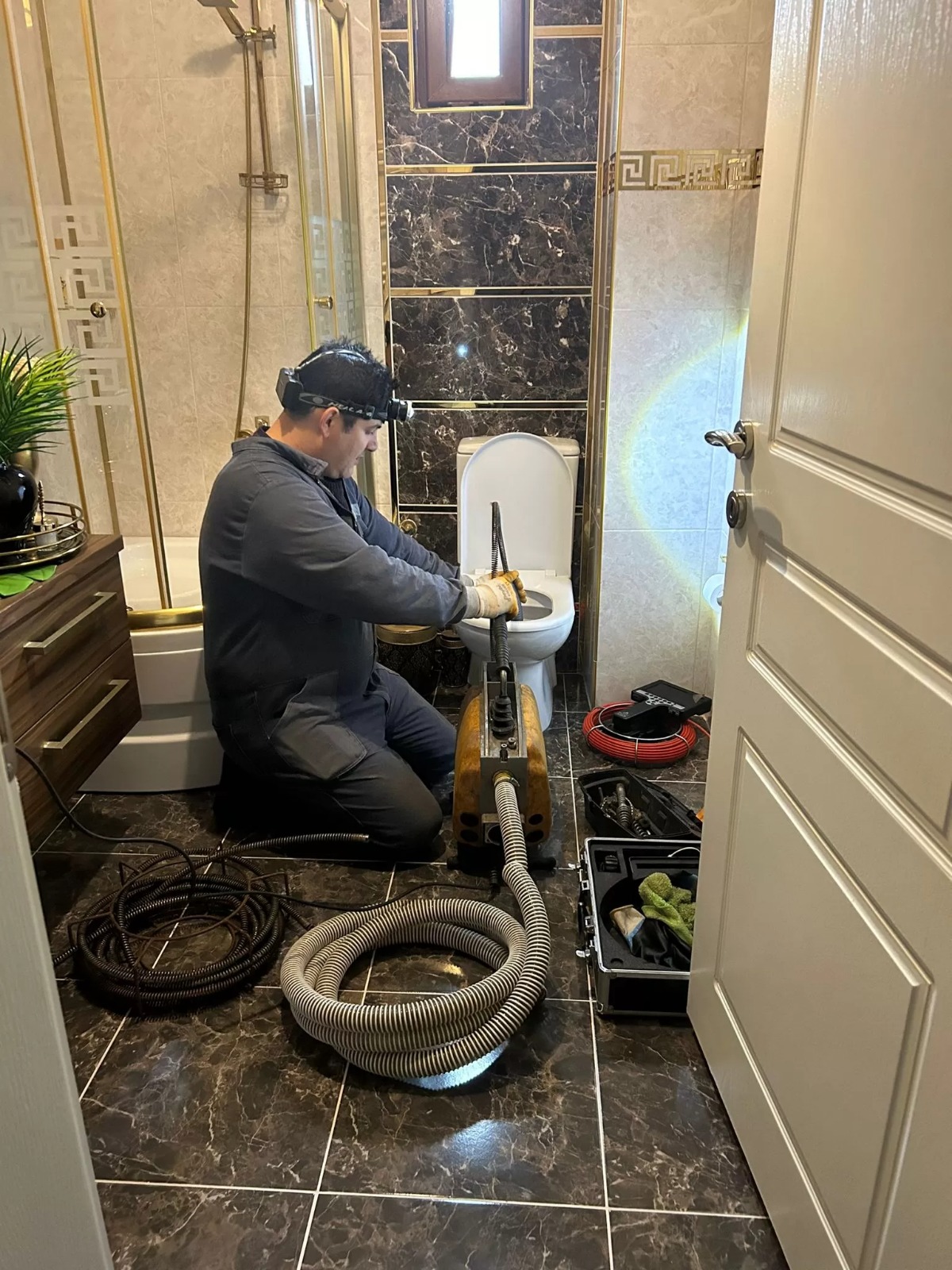 Tesisatçı usta çalışma